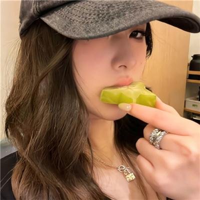 她来到我身边